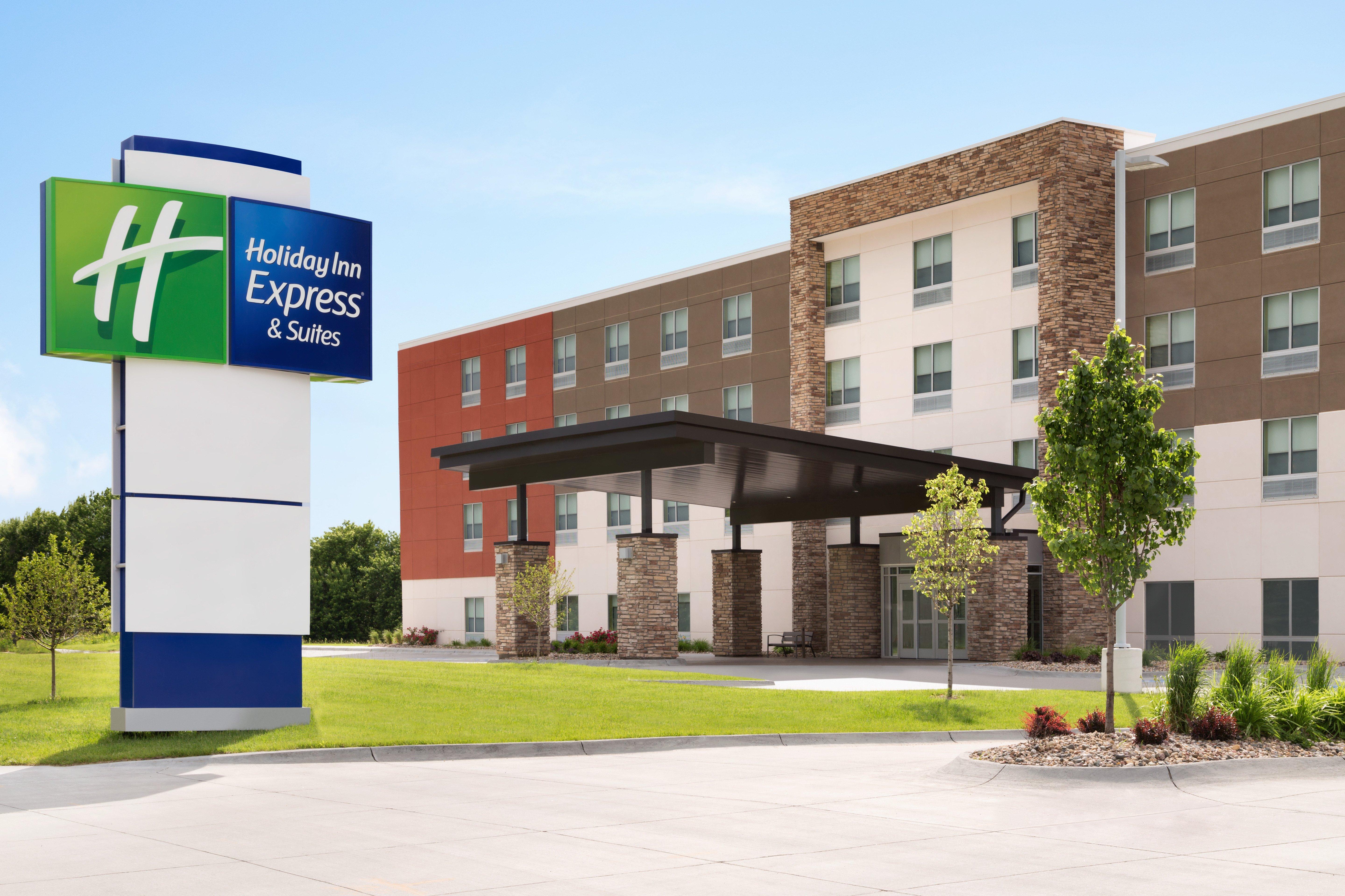 Holiday Inn Express & Suites - Brighton, An Ihg Hotel Exterior photo